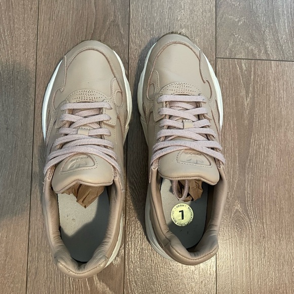 adidas Originals premium Falcon chunky sneakers in beige - Picture 3 of 3